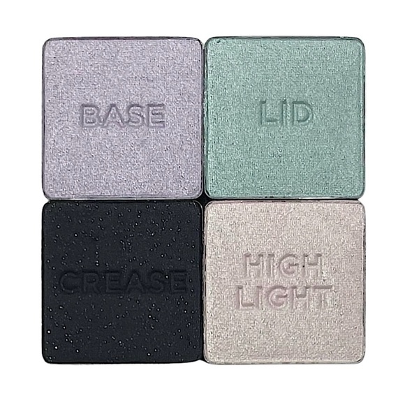 Victoria’s Secret In The Moment Eyeshadow Quad - Picture 1 of 1